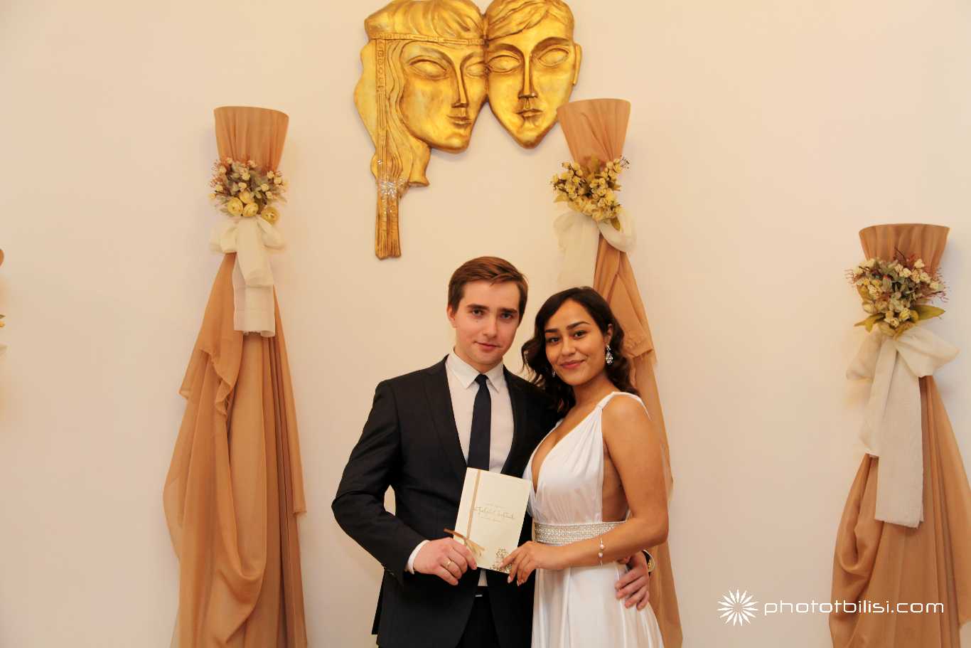 Elope-style wedding in Tbilisi by Alex wed photographer