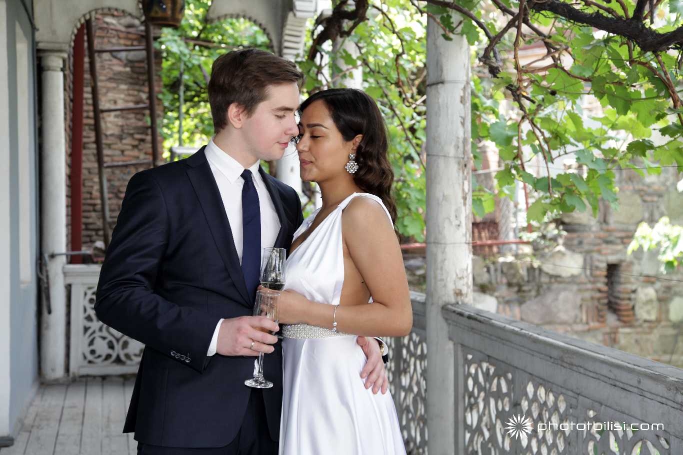Elope-style wedding in Tbilisi by Alex wed photographer