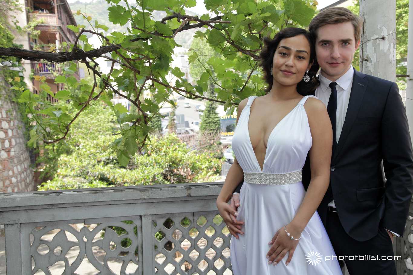 Elope-style wedding in Tbilisi by Alex wed photographer